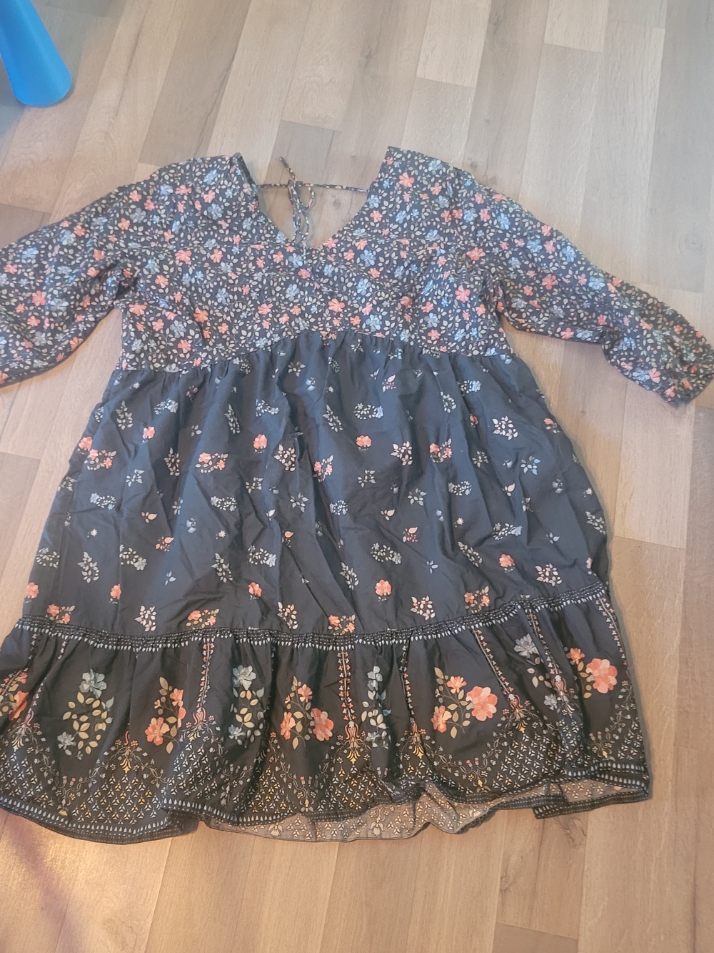 REISTOR Dress Floral Tiered Dress - Charcoal with Coral Floral Size 3xl